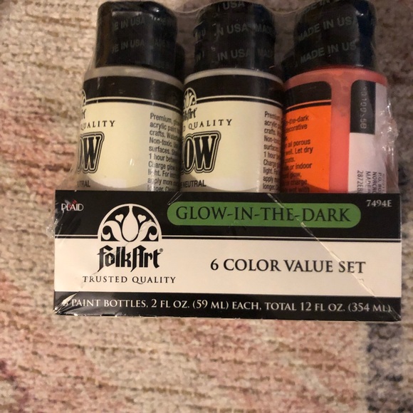 FolkArt Glow in The Dark Paint Set, 2 Fl Oz (3pk ) - Picture 2 of 8
